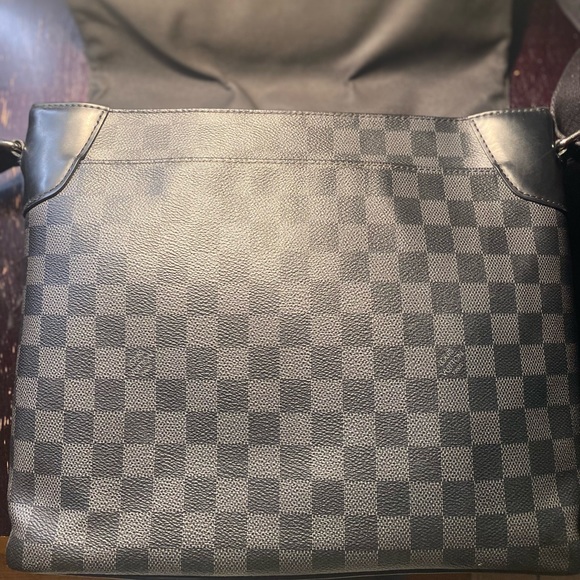 Louis Vuitton Monogram Messenger Bag - Picture 2 of 4